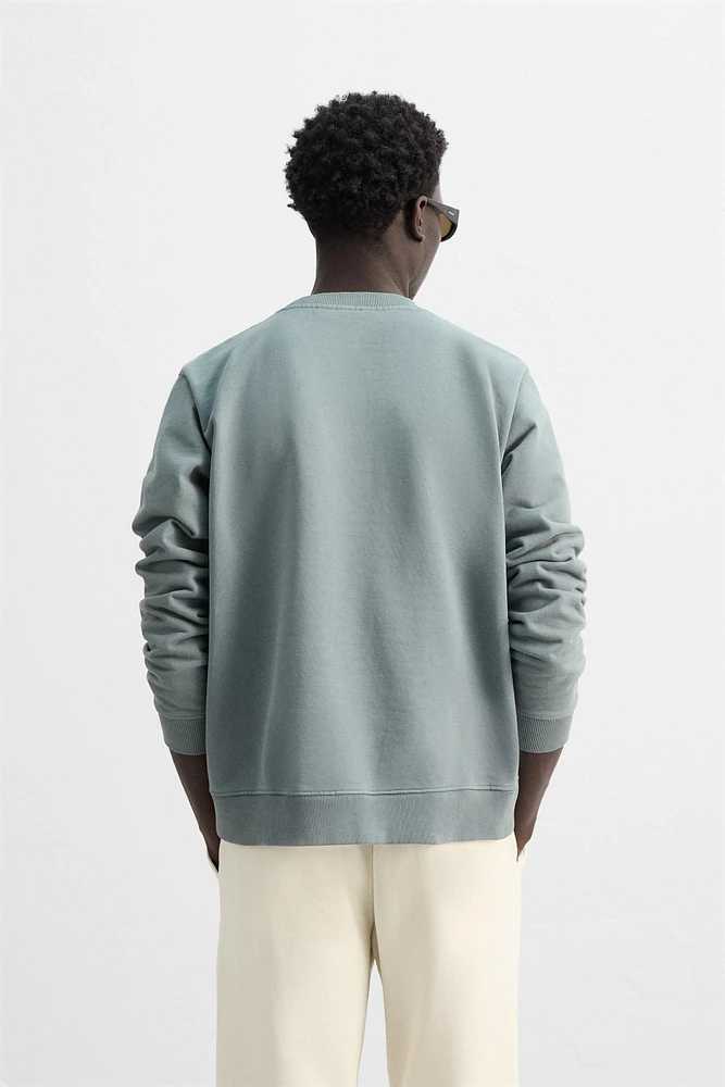 CREW NECK POCKET SWEATSHIRT