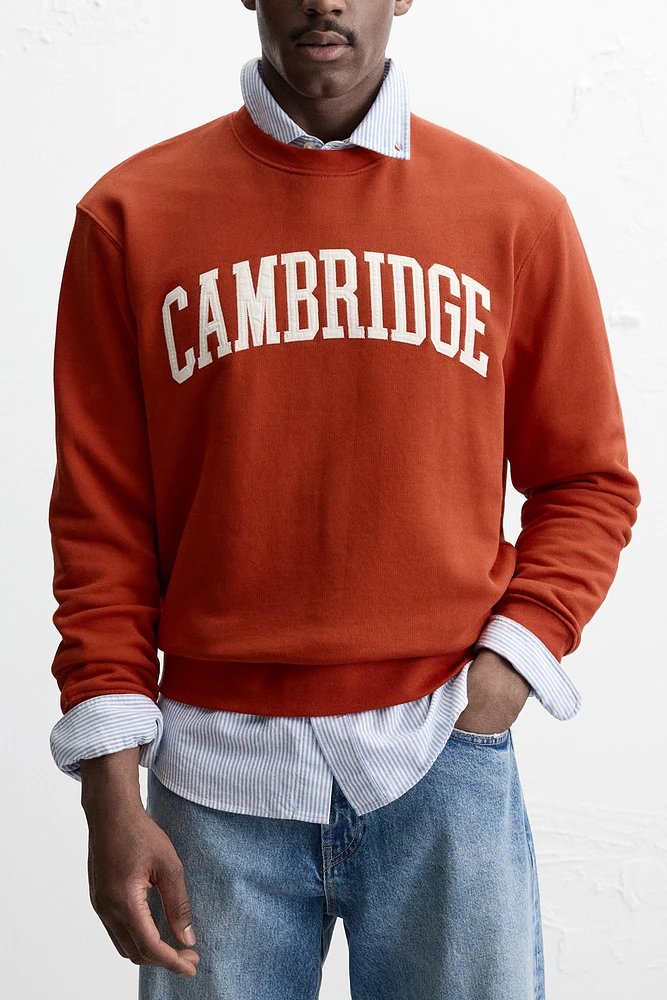 CAMBRIDGE© PATCH SWEATSHIRT