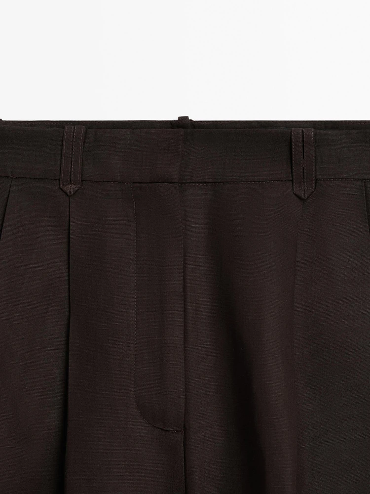 Pleated Bermuda shorts