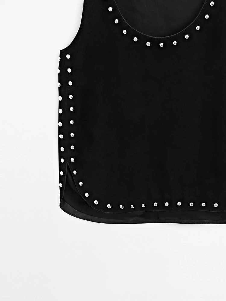 Top en cuir et daim à clous