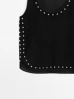 Top en cuir et daim à clous