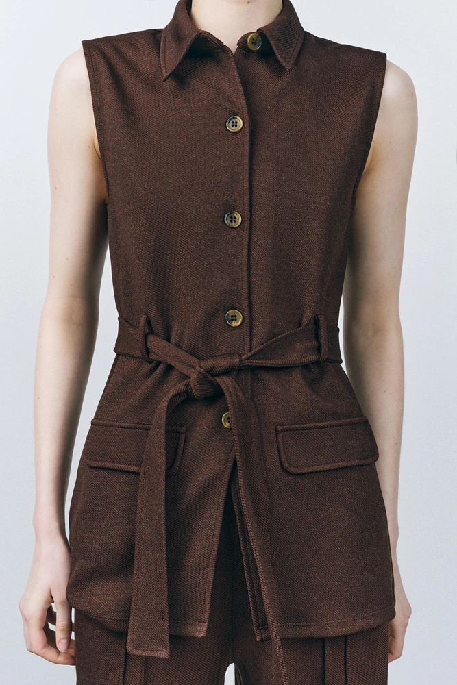 GILET AVEC CEINTURE EN SERGÉ