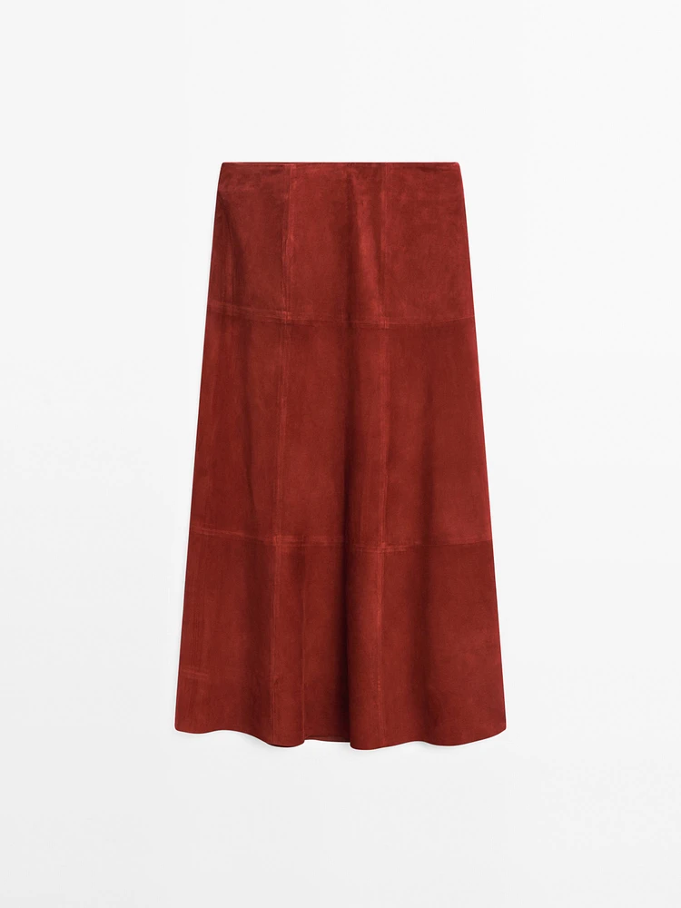 Jupe midi évasée en cuir finition daim