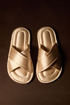 CHAUSSONS CROISÉS SATIN