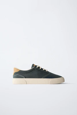 SKATER SNEAKERS