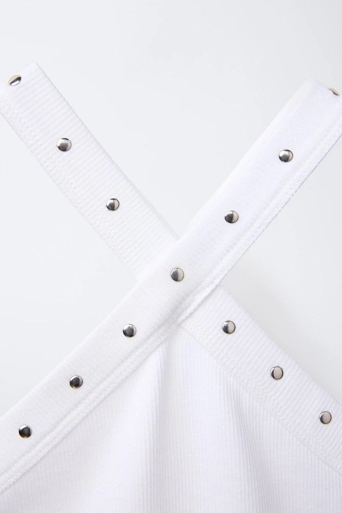 RIBBED HALTER STUDDED TOP