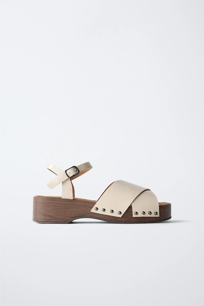 NEUTRAL PATENT-FINISH CLOGS