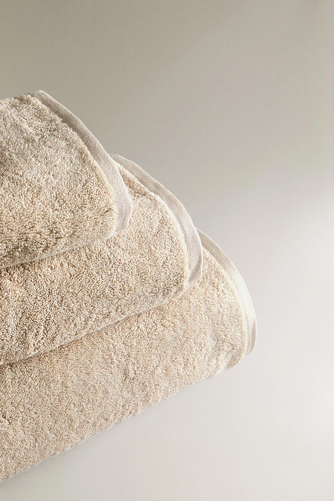 (700 GXM²) SERVIETTE DE BAIN COTON EXTRA-DOUX