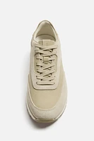 CASUAL SNEAKERS