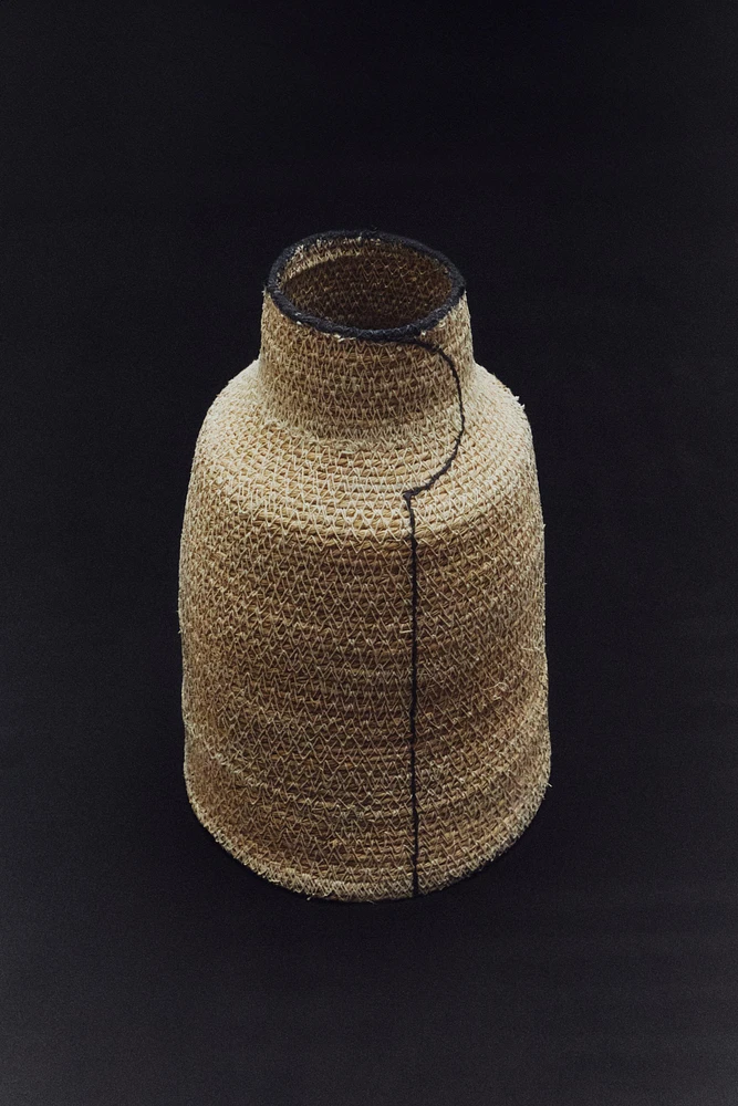 LOW SEAGRASS VASE WITH LINE