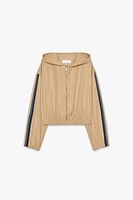 BLOUSON À CAPUCHE AVEC BANDES SUR LES CÔTÉS