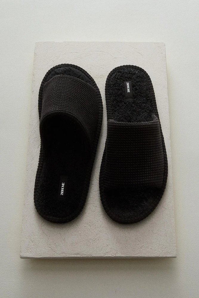 OPEN TERRYCLOTH BATHROOM SLIPPERS