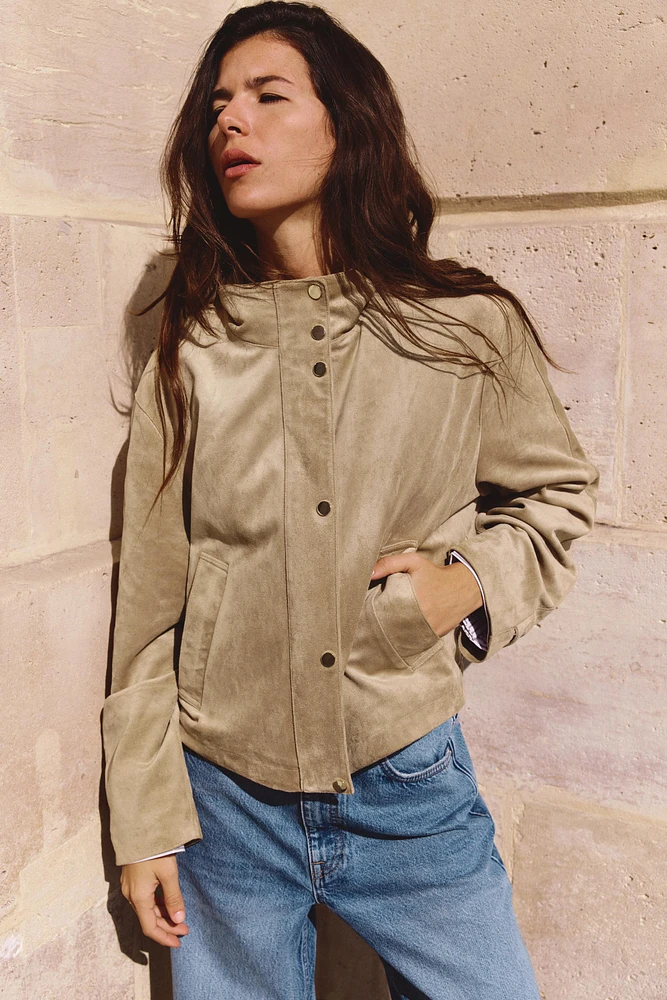 BLOUSON EN MATIÈRE SYNTHÉTIQUE