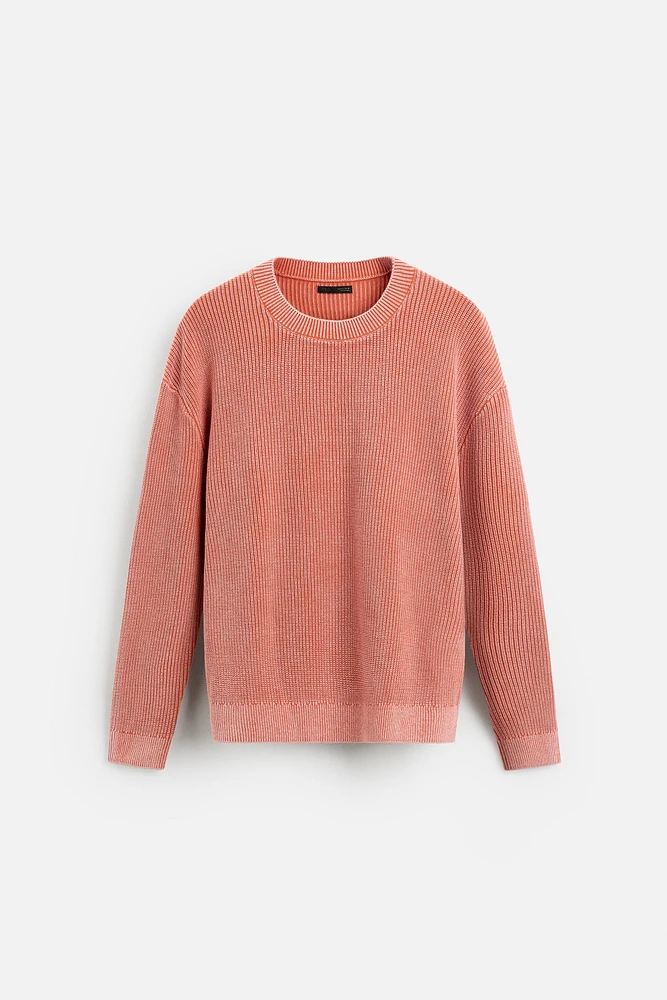 PULL DÉLAVÉ CÔTELÉ