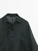 Loose-fitting shirt with pintuck detailing
