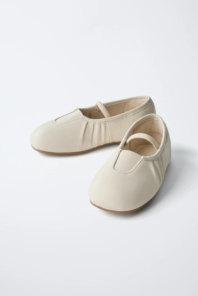 BALLERINES EN CUIR