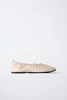 BALLERINES À LACETS