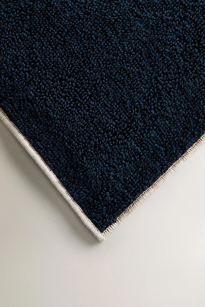 OVERLOCK COTTON BATH TOWEL