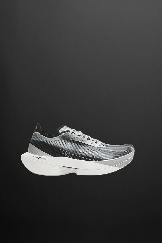 LONG DISTANCE RUNNING SNEAKERS