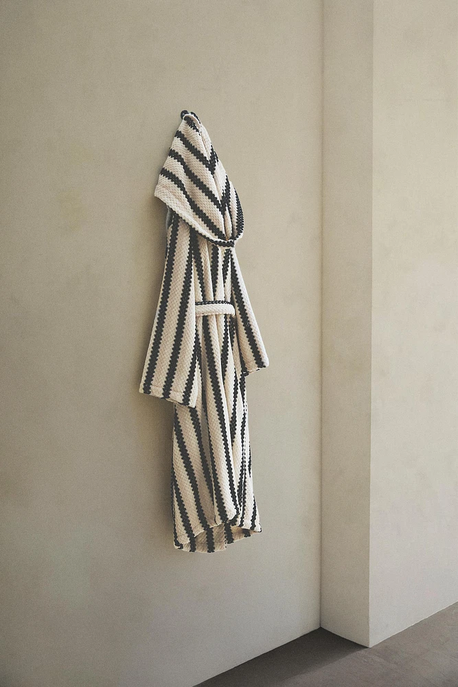 PEIGNOIR JACQUARD GÉOMÉTRIQUE