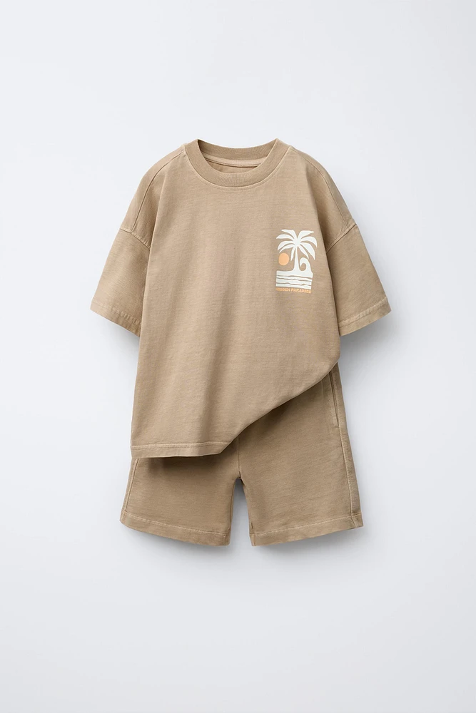 ENSEMBLE TEINT EN PIÈCE T-SHIRT IMPRIMÉ ET BERMUDA