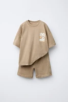 ENSEMBLE TEINT EN PIÈCE T-SHIRT IMPRIMÉ ET BERMUDA