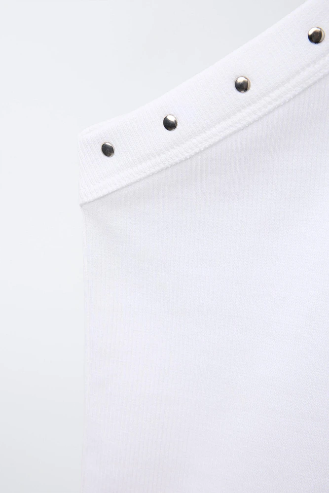 RIBBED HALTER STUDDED TOP