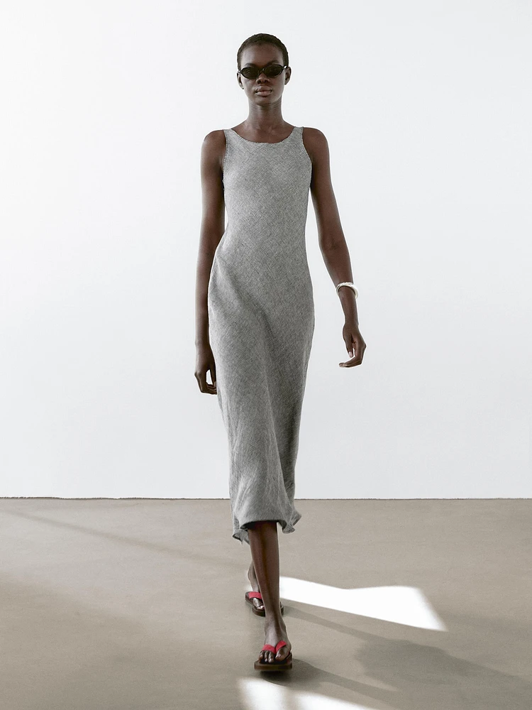 Linen fluid sleeveless dress