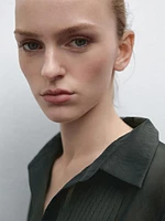 Loose-fitting shirt with pintuck detailing