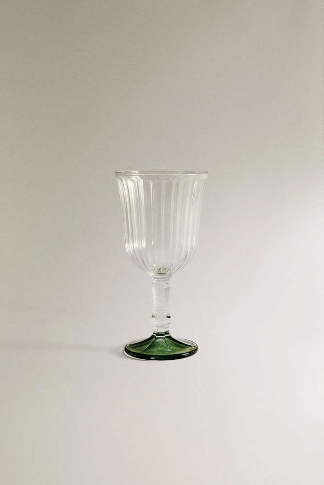 RAISED DESIGN WINE GLASS