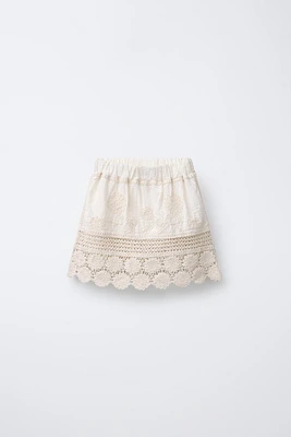 EMBROIDERED FLORAL SKIRT