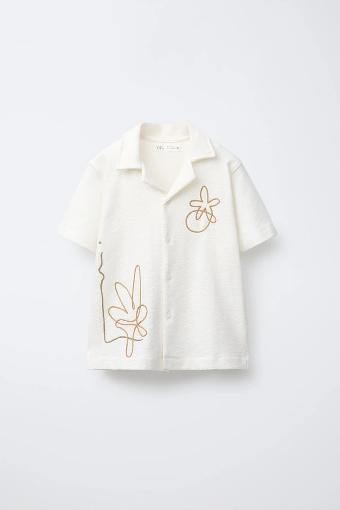 CHEMISE BRODÉE AVEC LACET