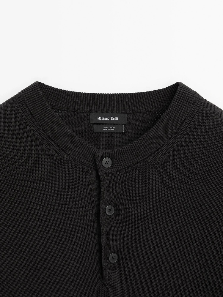 Pull en maille de coton à col boutonné
