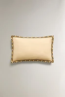 THROW PILLOW COVER WITH GEOMETRIC EDGE