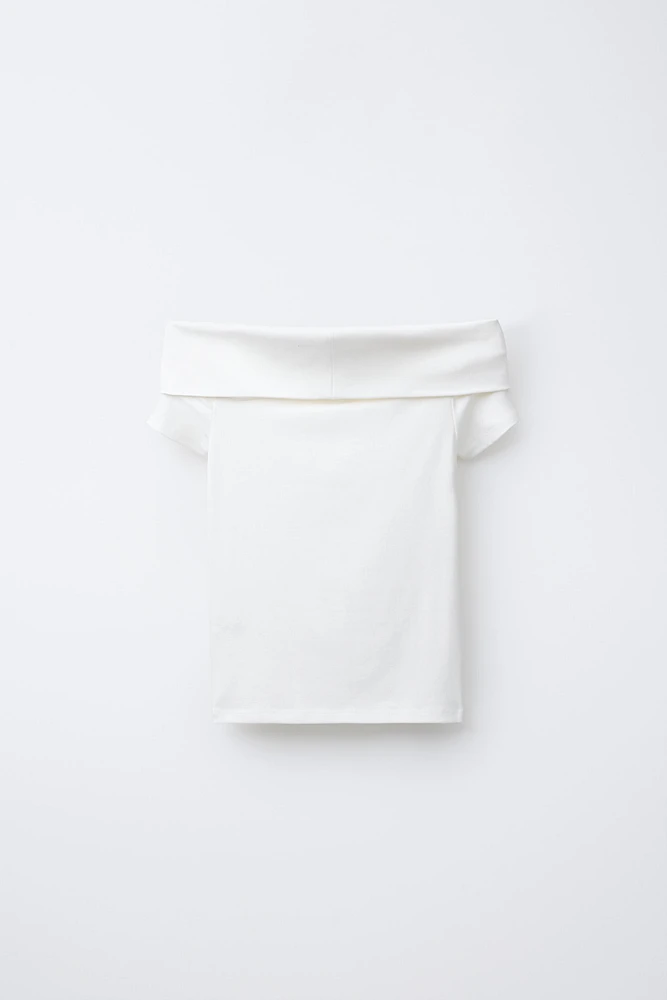 OFF SHOULDER STUDDED T-SHIRT
