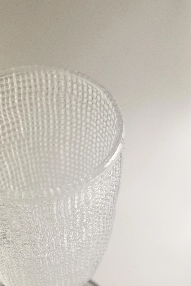 RAISED DESIGN WINE GLASS