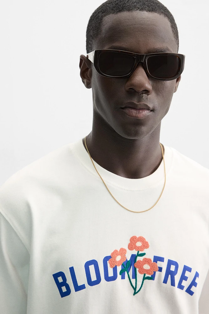 EMBROIDERED TEXT T-SHIRT