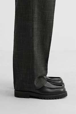 CHAUSSURE EN CUIR AVEC BORD