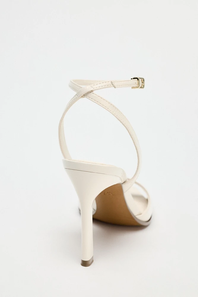 PATENT EFFECT HEELED SANDALS