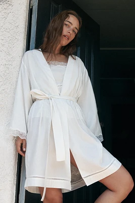 LACE INSERT ROBE