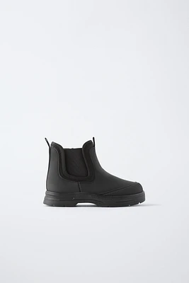 RUBBERIZED BOOTS