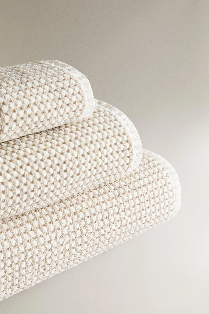 TEXTURED CHECK BATH TOWEL