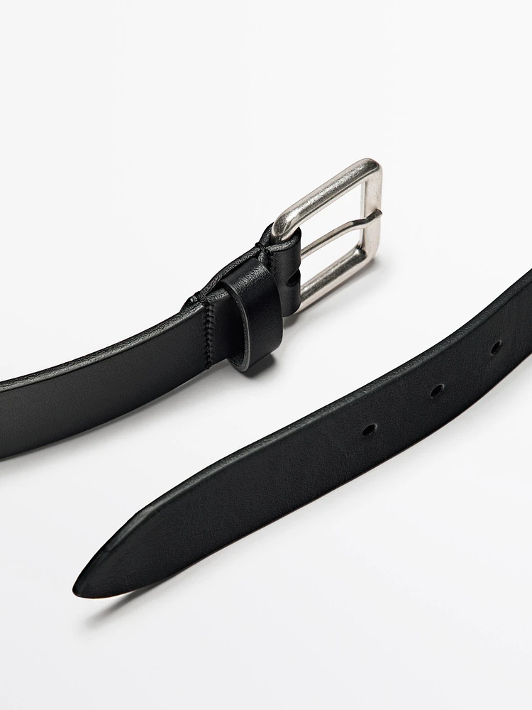 Ceinture en cuir avec boucle métallisée