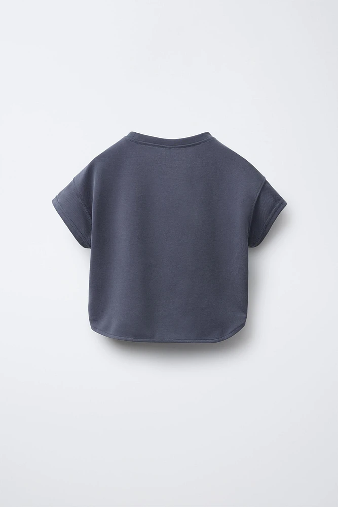 FLOWY TEXT T-SHIRT