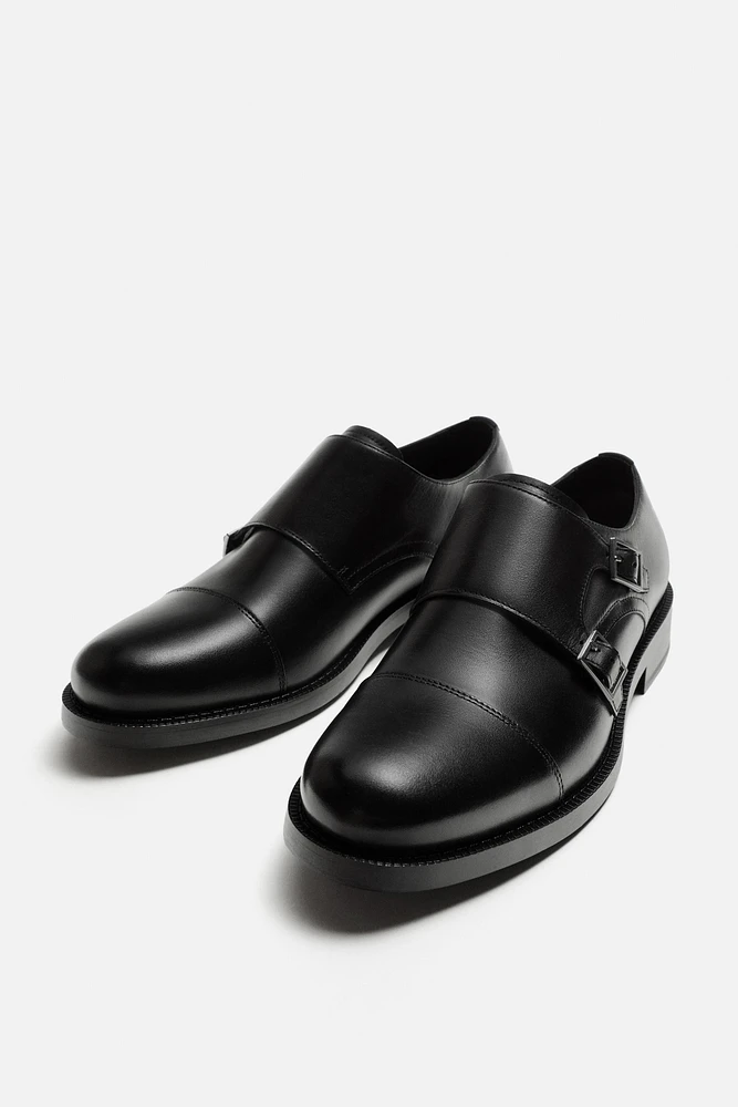 CHAUSSURES EN CUIR À BOUCLE
