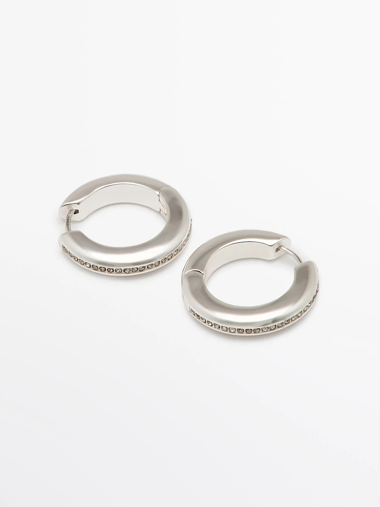 Boucles d’oreilles anneaux à brillants