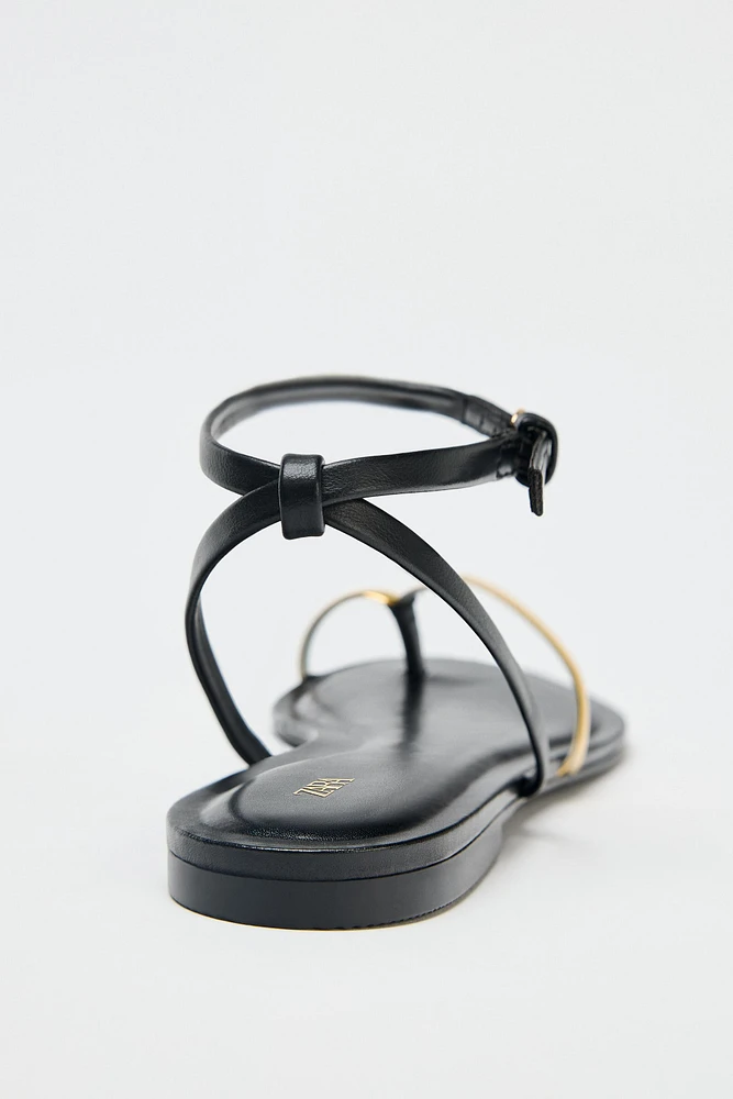 FLAT SANDALS WITH DETAIL