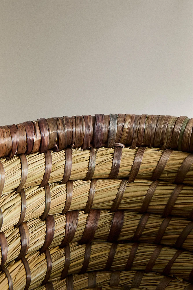ROUND BRAIDED BASKET
