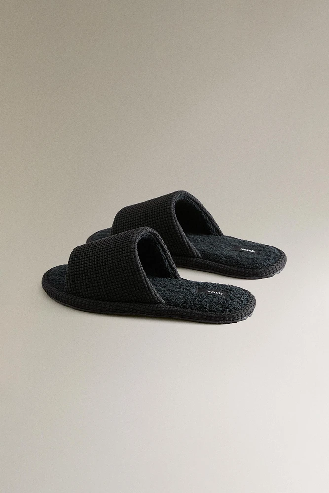 OPEN TERRYCLOTH BATHROOM SLIPPERS