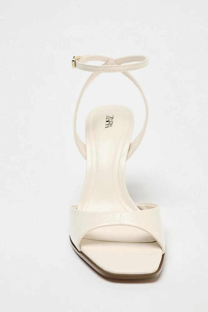 PATENT EFFECT HEELED SANDALS
